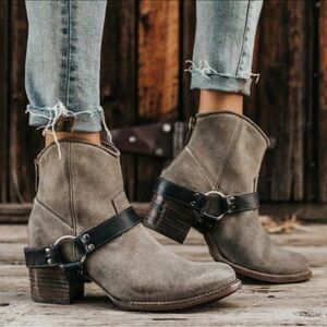 Freebird By Steven SPIRIT Grey Suede Harness Boots Size 8